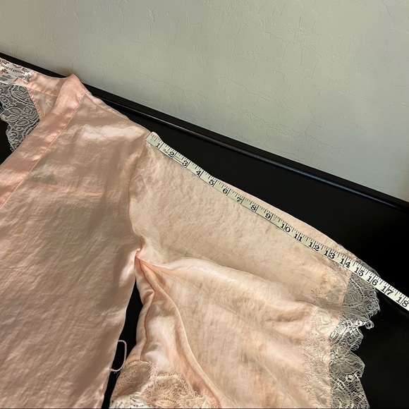 Band of Gypsies pink satin flowy Kimono with white lace trim,open back,overszd - Picture 10 of 12